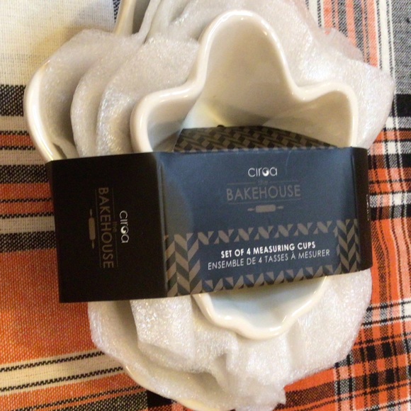 Ceramic ghost shaped measuring cups set of 4 NIB the Bakehouse Ciroa - Picture 5 of 6